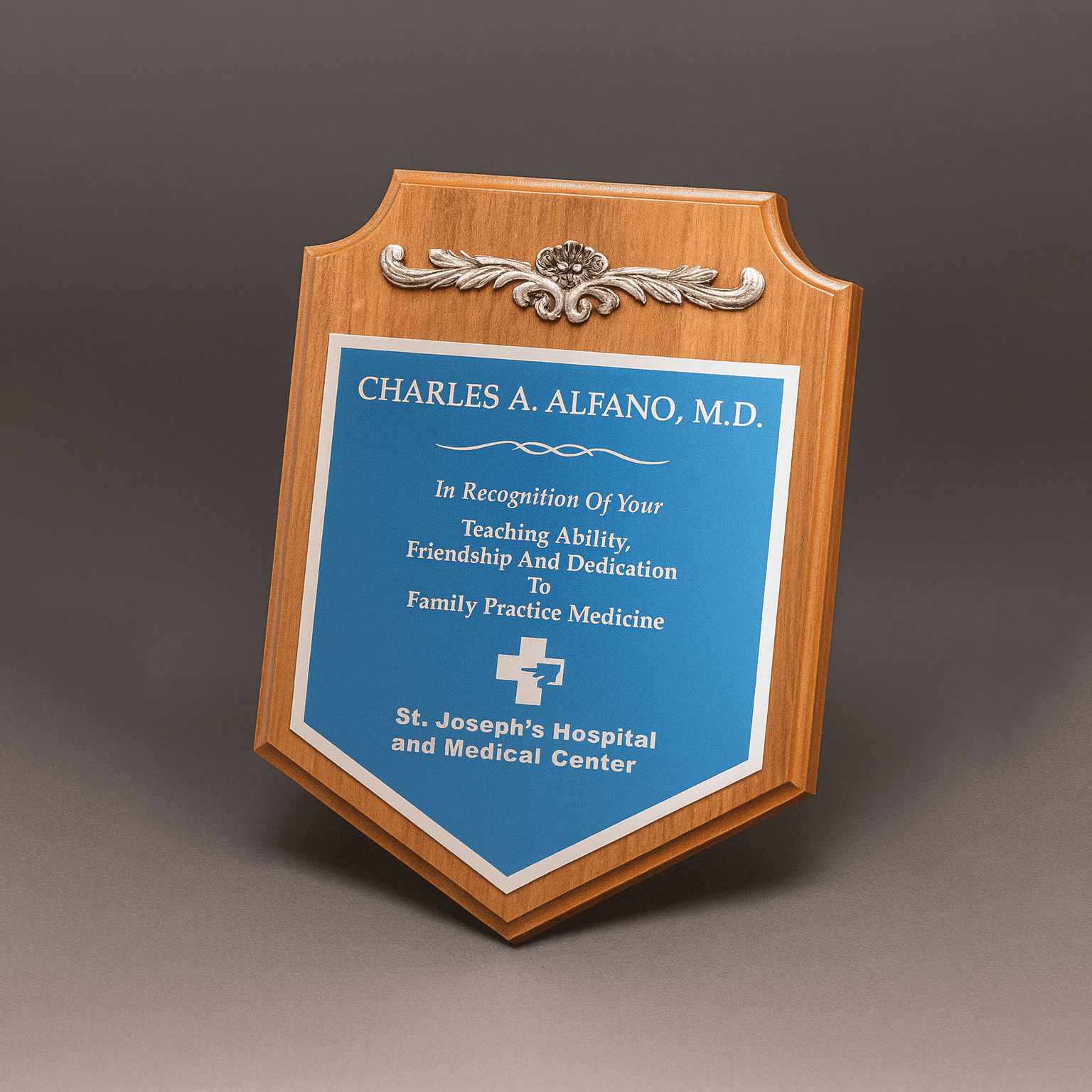 Shield Plaque With Border Plate 900058